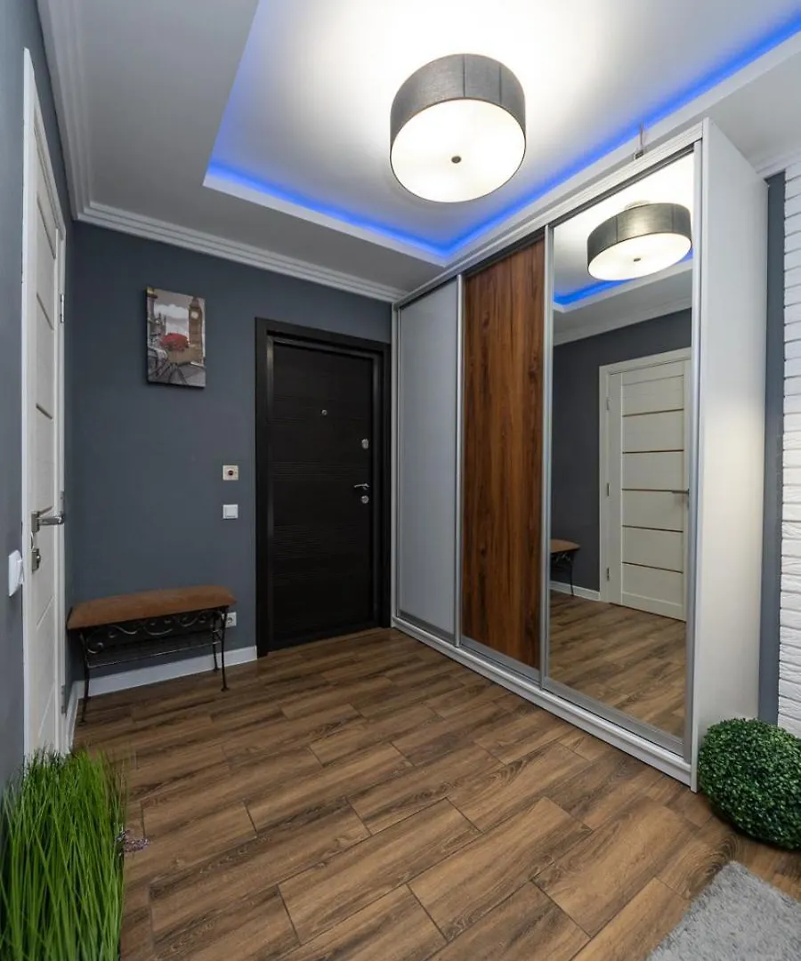Lux Apartment Near Arena City 키예프