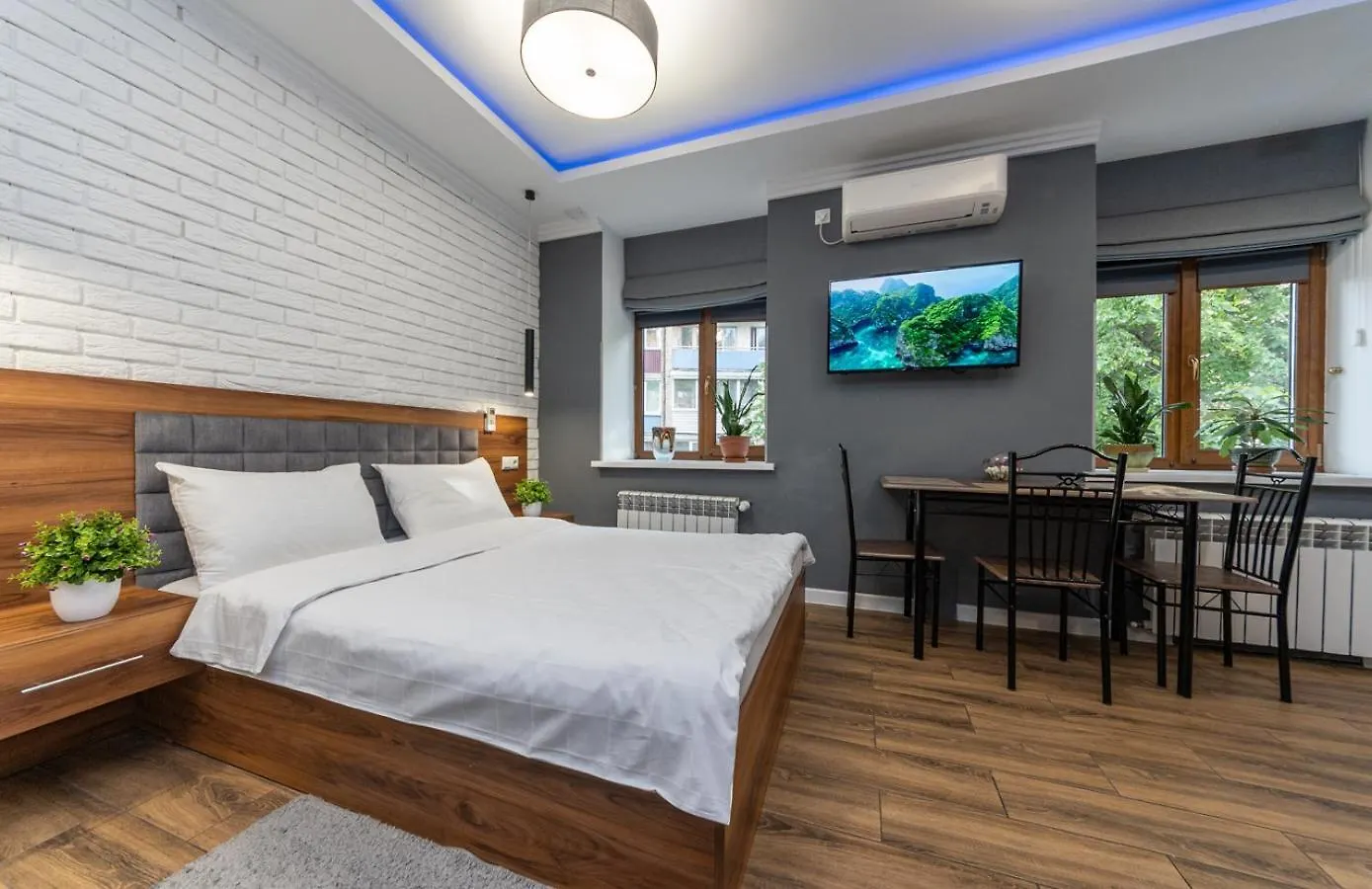 Lux Apartment Near Arena City 키예프