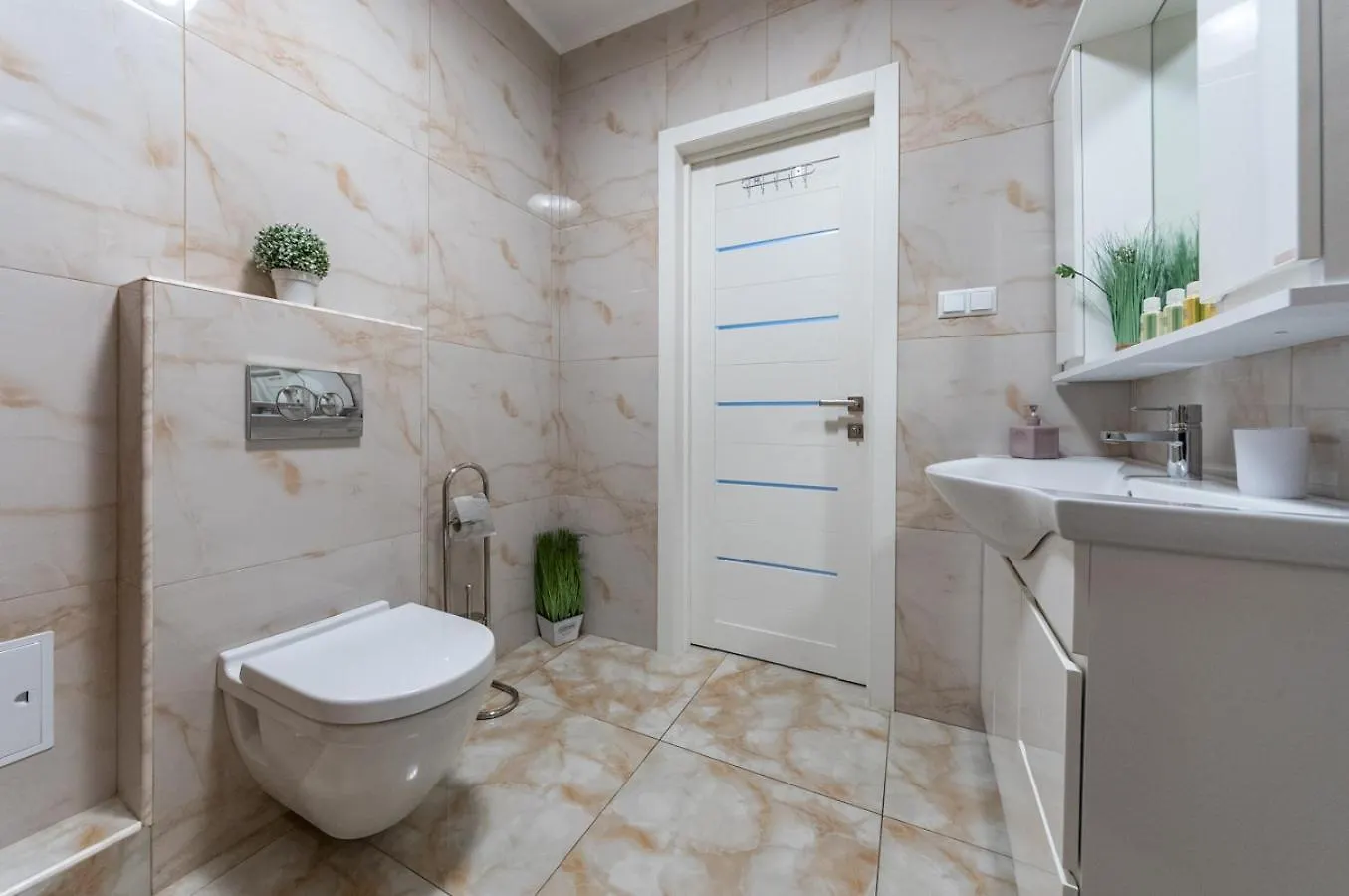 Lux Apartment Near Arena City Kiev